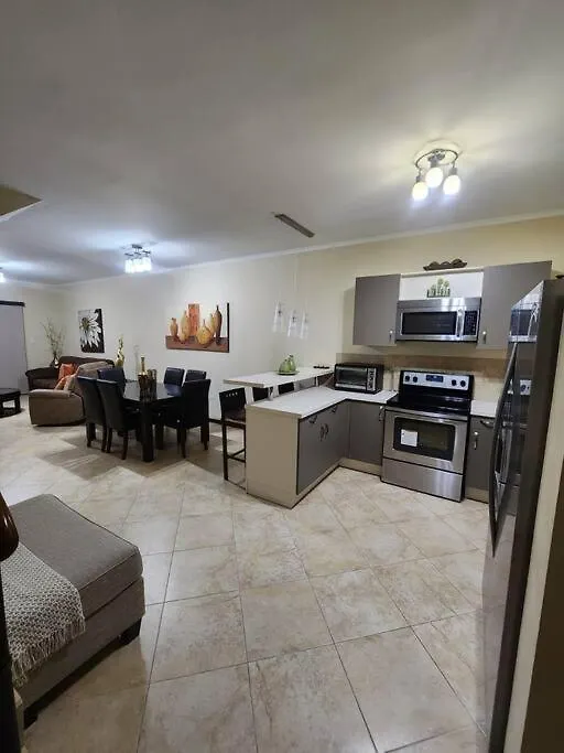 Casa de Férias Condominio Gold Coast 2Br 3Bth Palm Beach Aruba